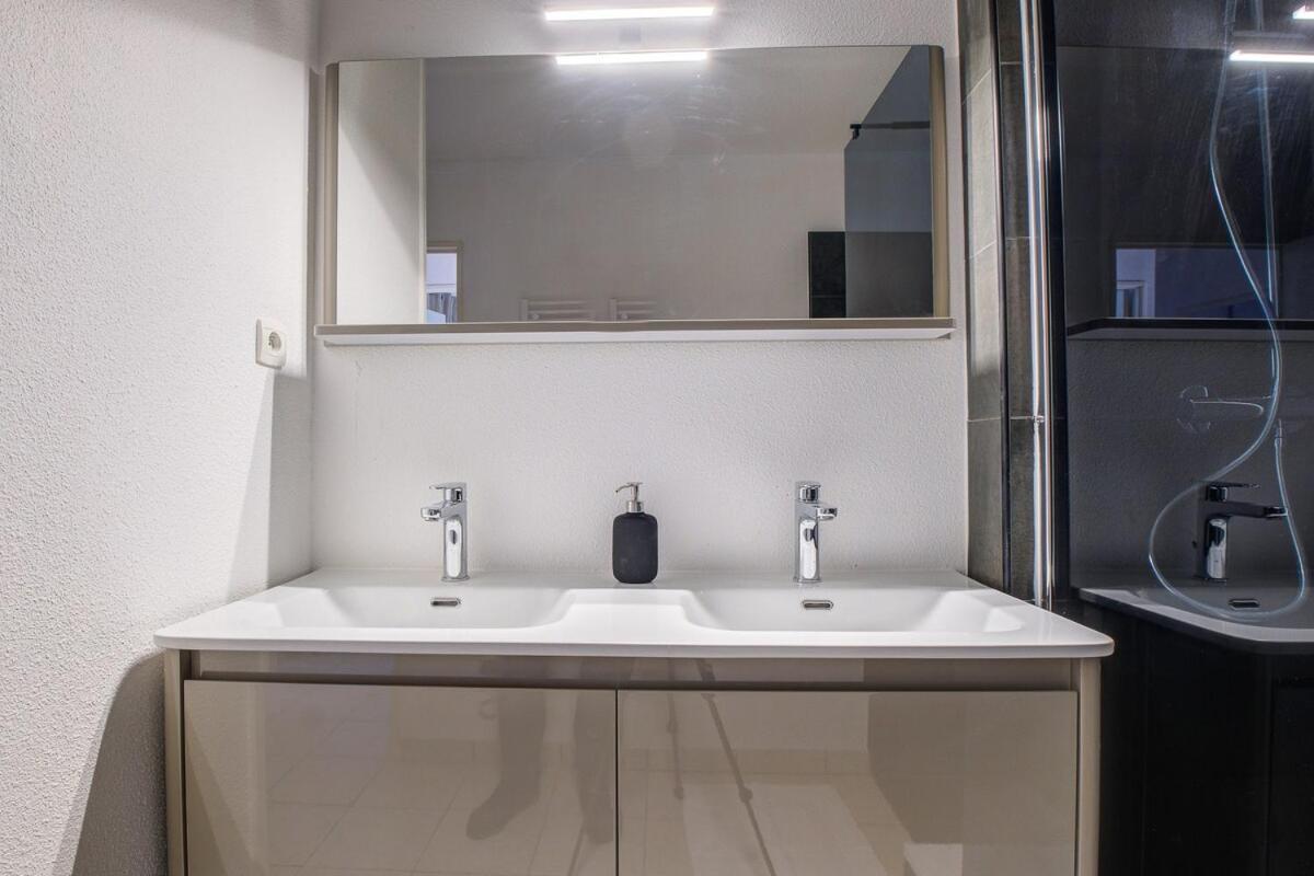 Oiqia Saint Martin ~ Duplex 3 Avec Balcon *